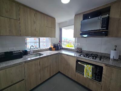 Apartamento de 2 alcobas en venta en Loma De Los Bernal, Medellín, 71 m² · foto 5 de 13