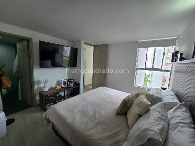 Apartamento de 2 alcobas en venta en Loma De Los Bernal, Medellín, 71 m² · foto 6 de 13