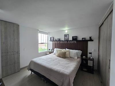 Apartamento de 2 alcobas en venta en Loma De Los Bernal, Medellín, 71 m² · foto 7 de 13