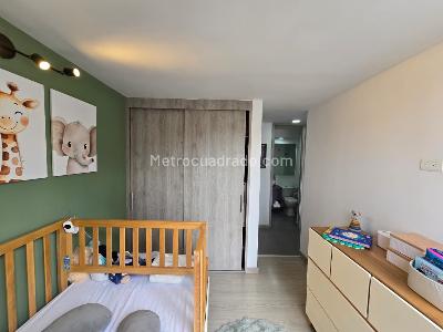 Apartamento de 2 alcobas en venta en Loma De Los Bernal, Medellín, 71 m² · foto 9 de 13