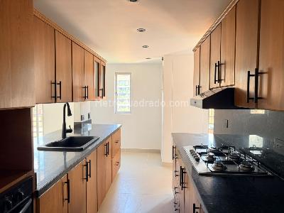 Apartamento de 4 alcobas en venta en Laureles, Medellín, 225 m² · foto 10 de 19