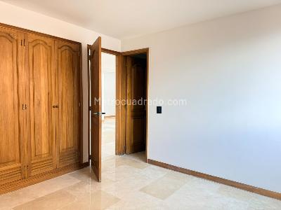 Apartamento de 4 alcobas en venta en Laureles, Medellín, 225 m² · foto 18 de 19