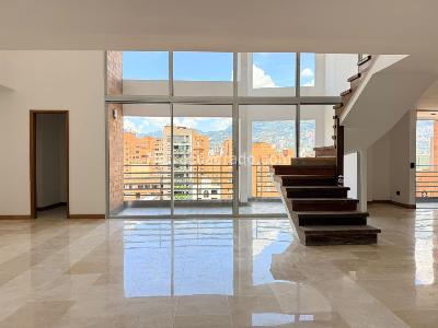 Apartamento de 4 alcobas en venta en Laureles, Medellín, 225 m² · foto 2 de 19