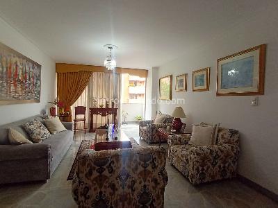 Apartamento de 3 alcobas en venta en Laureles, Medellín, 154 m² · foto 2 de 19