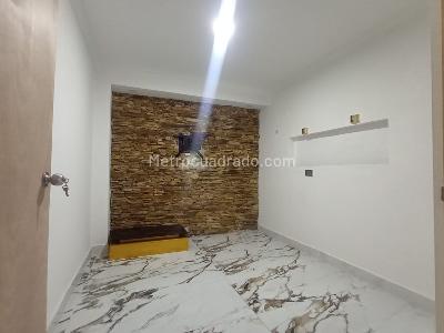 Casa de 5 alcobas en arriendo en Santa Teresita, Medellín, 204 m² · foto 11 de 20