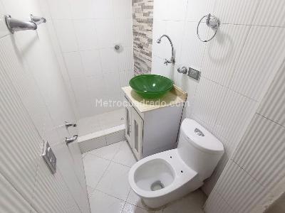 Casa de 5 alcobas en arriendo en Santa Teresita, Medellín, 204 m² · foto 19 de 20