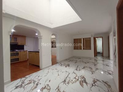 Casa de 5 alcobas en arriendo en Santa Teresita, Medellín, 204 m² · foto 2 de 20