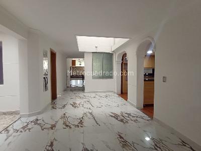 Casa de 5 alcobas en venta en Santa Teresita, Medellín, 204 m² · foto 1 de 20