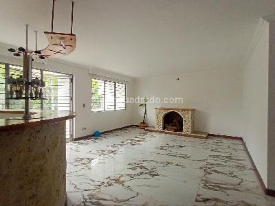Casa de 5 alcobas en venta en Santa Teresita, Medellín, 204 m² · foto 3 de 20