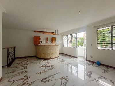 Casa de 5 alcobas en venta en Santa Teresita, Medellín, 204 m² · foto 4 de 20