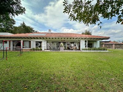 Casa de 4 alcobas en arriendo en Llano Grande Cabeceras, Medellín, 400 m² · foto 2 de 20