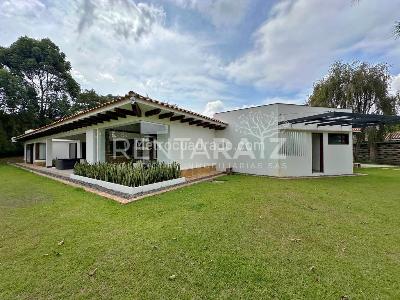 Casa de 4 alcobas en arriendo en Llano Grande Cabeceras, Medellín, 400 m² · foto 3 de 20