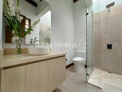 Casa de 4 alcobas en arriendo en Llano Grande Cabeceras, Medellín, 400 m² · foto 8 de 20