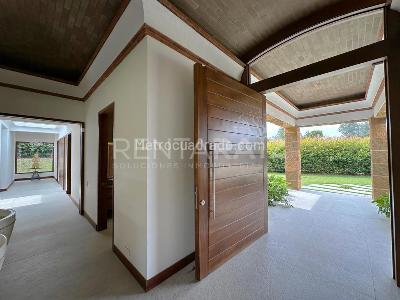 Casa de 4 alcobas en arriendo en Llano Grande Cabeceras, Medellín, 400 m² · foto 9 de 20