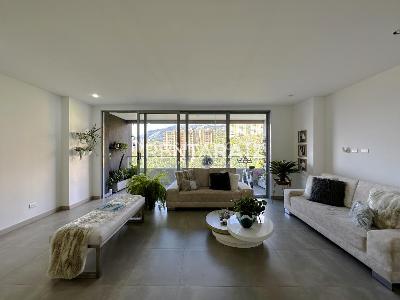 Apartamento de 3 alcobas en venta en Loma De Las Brujas, Envigado, 157 m² · foto 2 de 20