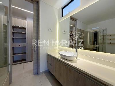 Casa de 5 alcobas en venta en El Poblado, Medellín, 900 m² · foto 11 de 20