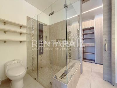 Casa de 5 alcobas en venta en El Poblado, Medellín, 900 m² · foto 12 de 20