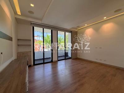 Casa de 5 alcobas en venta en El Poblado, Medellín, 900 m² · foto 13 de 20