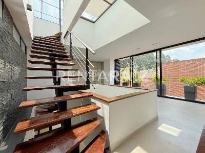 Casa de 5 alcobas en venta en El Poblado, Medellín, 900 m² · foto 14 de 20