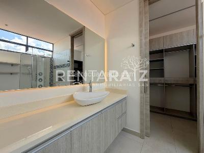 Casa de 5 alcobas en venta en El Poblado, Medellín, 900 m² · foto 16 de 20