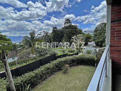 Casa de 3 alcobas en arriendo en San Lucas, Medellín, 243 m² · foto 11 de 20