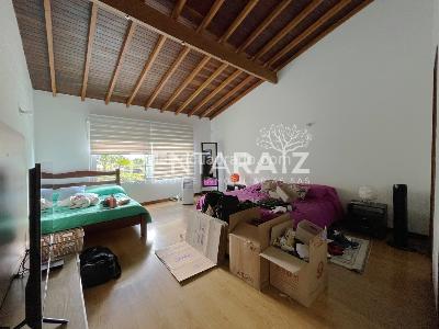 Casa de 3 alcobas en arriendo en San Lucas, Medellín, 243 m² · foto 13 de 20