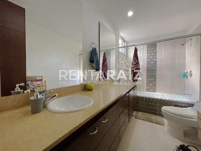 Casa de 3 alcobas en arriendo en San Lucas, Medellín, 243 m² · foto 15 de 20