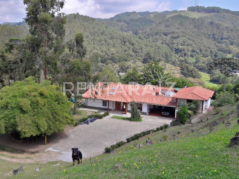 4BR House in El Retiro (400 m²) - 2