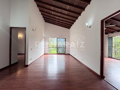 Casa de 3 alcobas en venta en Loma Del Chocho, Envigado, 247 m² · foto 2 de 20