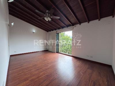 Casa de 3 alcobas en venta en Loma Del Chocho, Envigado, 247 m² · foto 4 de 20
