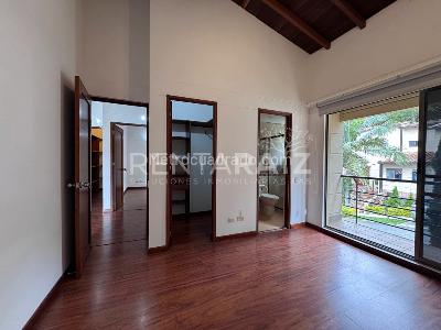 Casa de 3 alcobas en venta en Loma Del Chocho, Envigado, 247 m² · foto 10 de 20