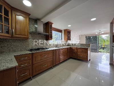 Casa de 3 alcobas en venta en Loma Del Chocho, Envigado, 247 m² · foto 19 de 20