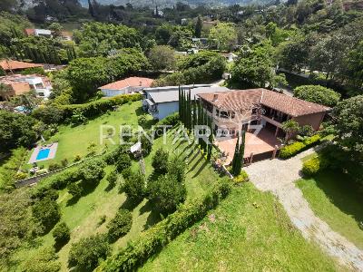 Casa de 4 alcobas en venta en Loma Del Escobero, Envigado, 500 m² · foto 2 de 20