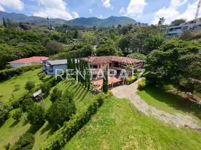 Casa de 4 alcobas en venta en Loma Del Escobero, Envigado, 500 m² · foto 3 de 20