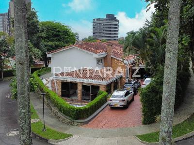 Casa de 4 alcobas en venta en Loma Benedictinos Envigado, Envigado, 340 m² · foto 2 de 20