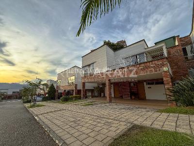 Casa en venta en Intermedia, Envigado · foto 2 de 20