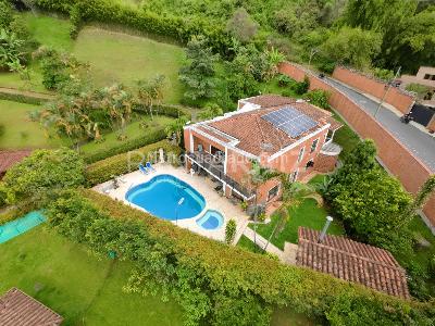 Casa de 4 alcobas en venta en Asdesillas, Sabaneta, 358 m² · foto 2 de 20