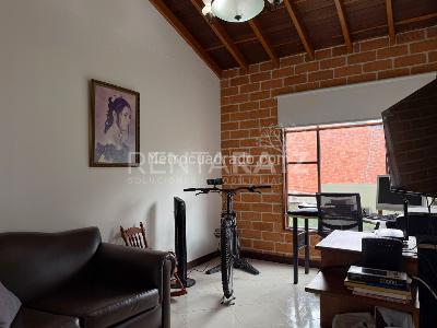 Casa de 4 alcobas en venta en Asdesillas, Sabaneta, 358 m² · foto 19 de 20