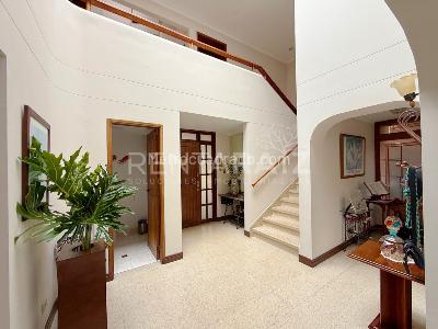 Casa de 4 alcobas en venta en El Tesoro, Medellín, 302 m² · foto 3 de 20