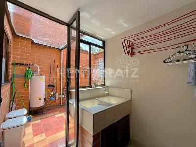 Casa de 4 alcobas en venta en El Tesoro, Medellín, 302 m² · foto 14 de 20