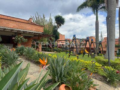 Casa de 4 alcobas en venta en El Tesoro, Medellín, 302 m² · foto 15 de 20
