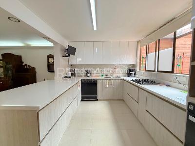 Casa de 4 alcobas en venta en El Tesoro, Medellín, 302 m² · foto 16 de 20