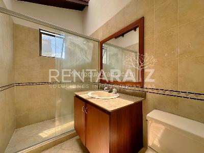 Casa de 4 alcobas en venta en Loma Del Chocho, Envigado, 354 m² · foto 19 de 20