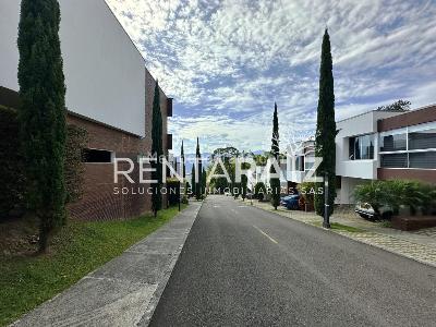 Casa de 3 alcobas en venta en Intermedia, Envigado, 350 m² · foto 12 de 20