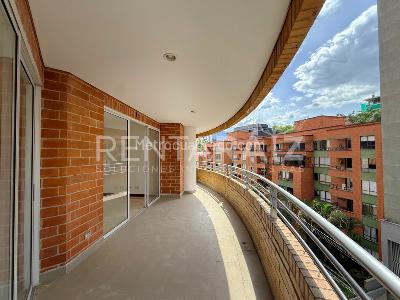 Apartamento de 3 alcobas en venta en Laureles, Medellín, 160 m² · foto 2 de 20