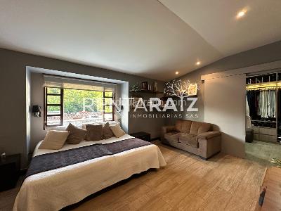 Casa de 3 alcobas en venta en Loma Del Escobero, Envigado, 230 m² · foto 16 de 20