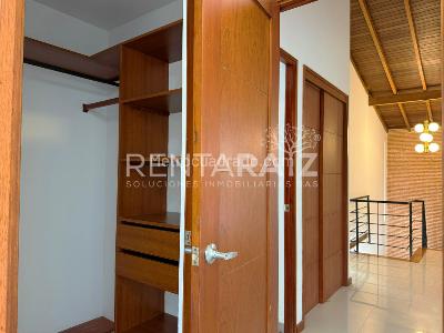 Casa de 5 alcobas en venta en Loma Benedictinos, Envigado, 300 m² · foto 2 de 20