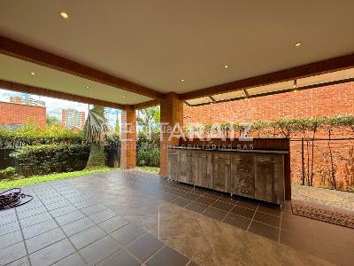 Casa de 5 alcobas en venta en Loma Benedictinos, Envigado, 300 m² · foto 3 de 20