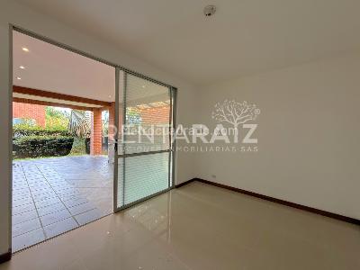 Casa de 5 alcobas en venta en Loma Benedictinos, Envigado, 300 m² · foto 4 de 20