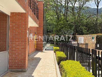 Casa de 5 alcobas en venta en Loma Benedictinos, Envigado, 300 m² · foto 19 de 20